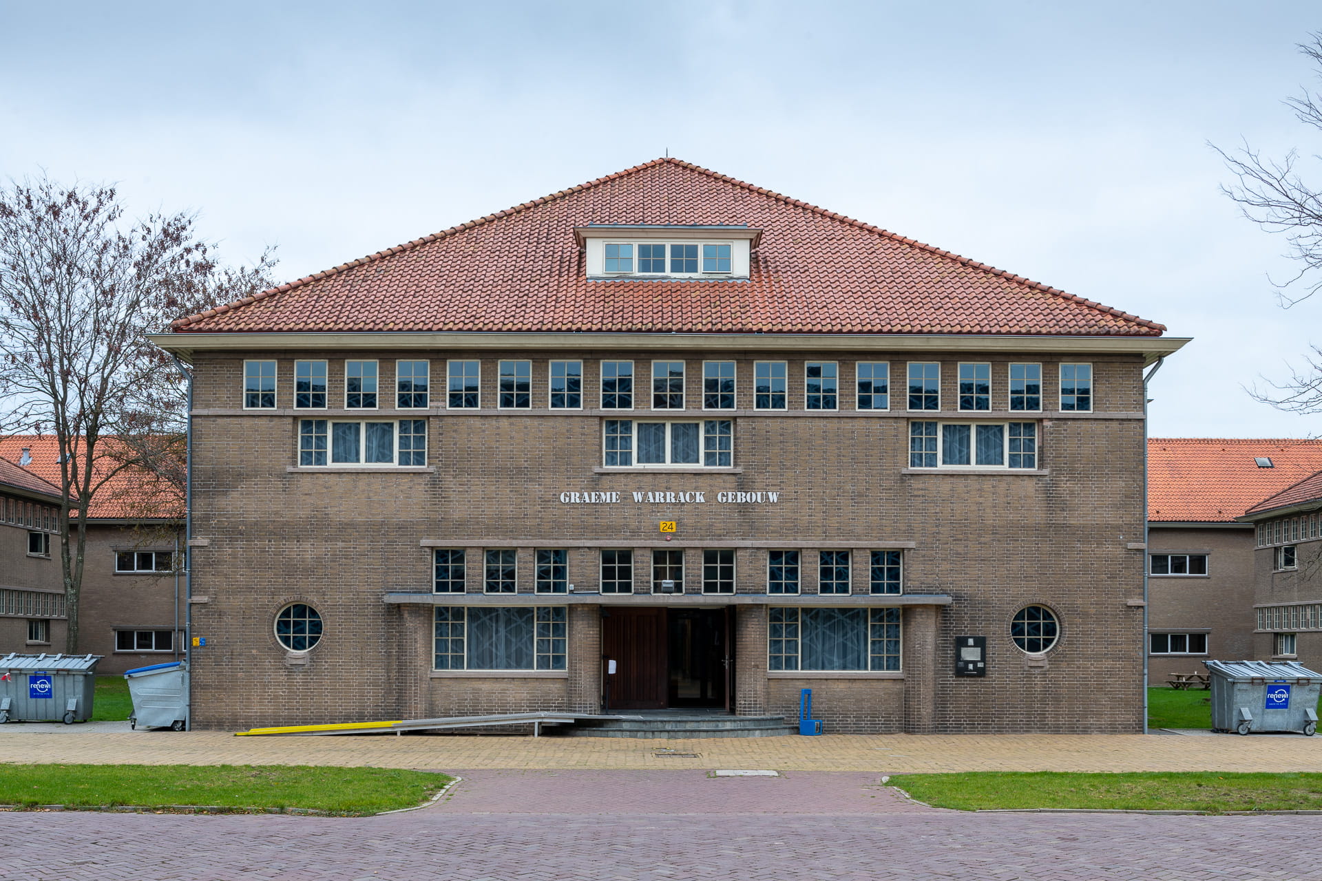 Gedenkplaat Airborne Hospitaal Apeldoorn en de Oorlog